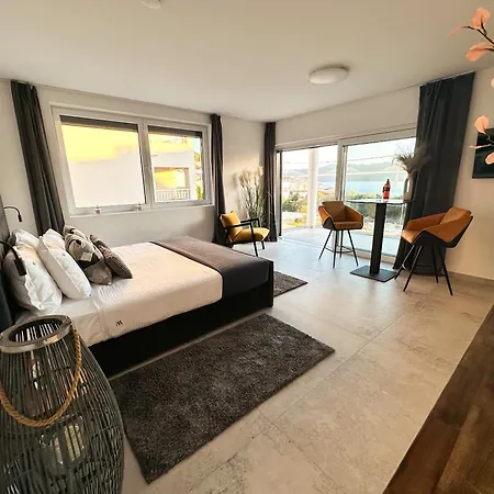 Romantic Coastal With Sea Views - 2 * Komarna