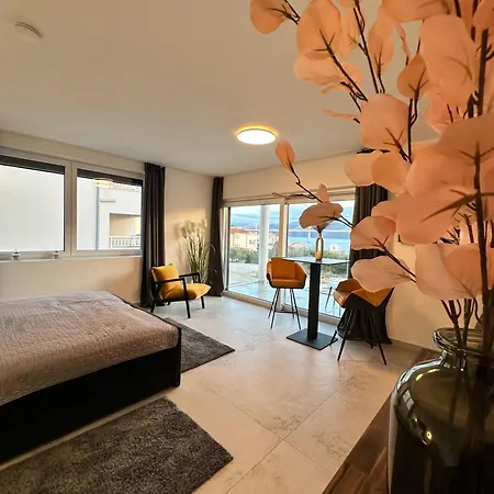Romantic Coastal With Sea Views - 2 Apartman *