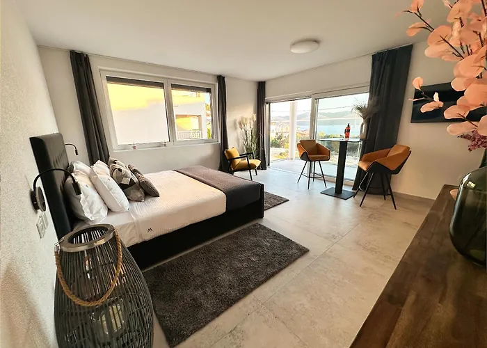 Romantic Coastal With Sea Views - 2 * Komarna