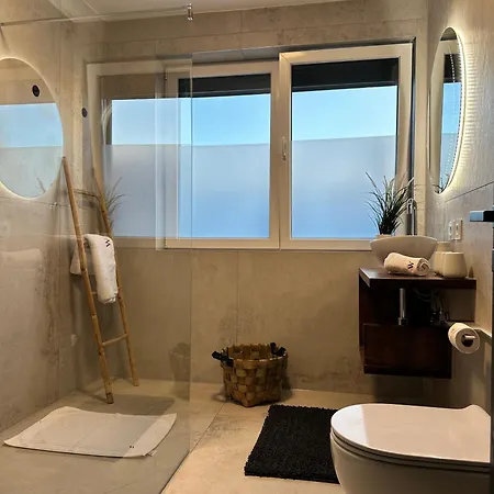 公寓 Romantic Coastal With Sea Views